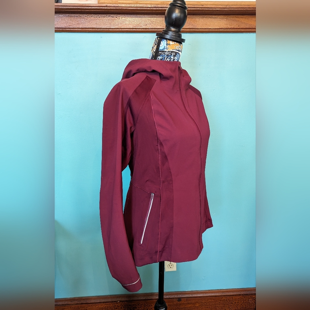 EUC Lululemon Fitted Zip High Neck Hooded Jacket